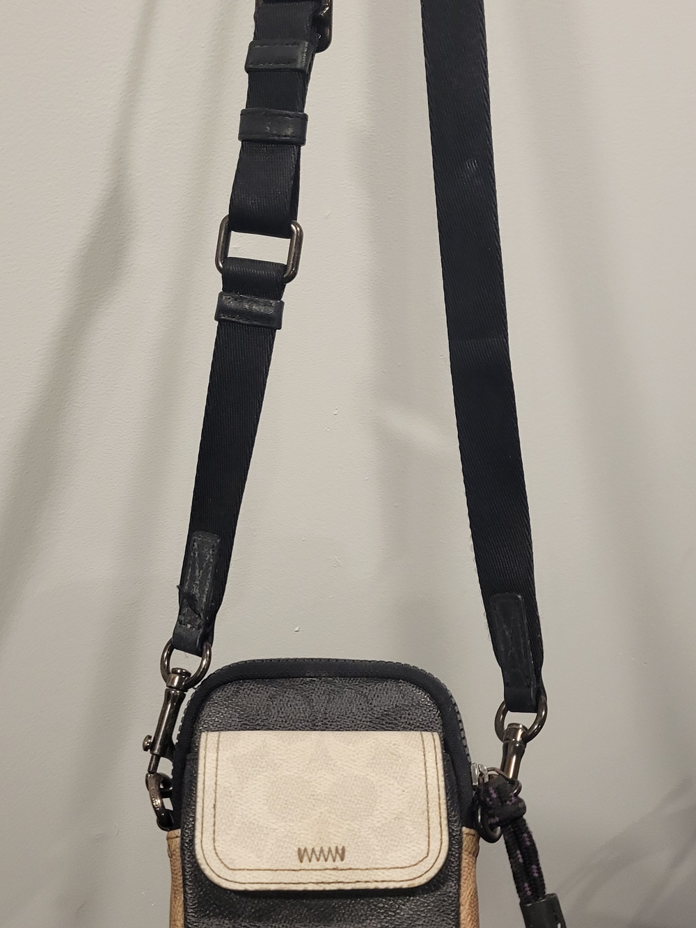 Authentic COACH LEATHER Crossbody Phone Bag in Black, Cream and Tan.